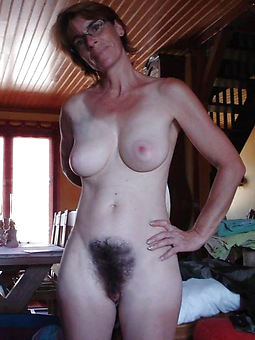 women with very hairy pussies